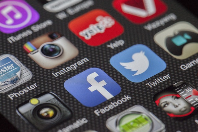 facebook,twitter,internet i reklama